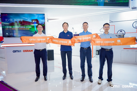 艾迈斯欧司朗与小象光显联合发布全新uLED智能投影灯(图1) 9-240919161T9A0.png